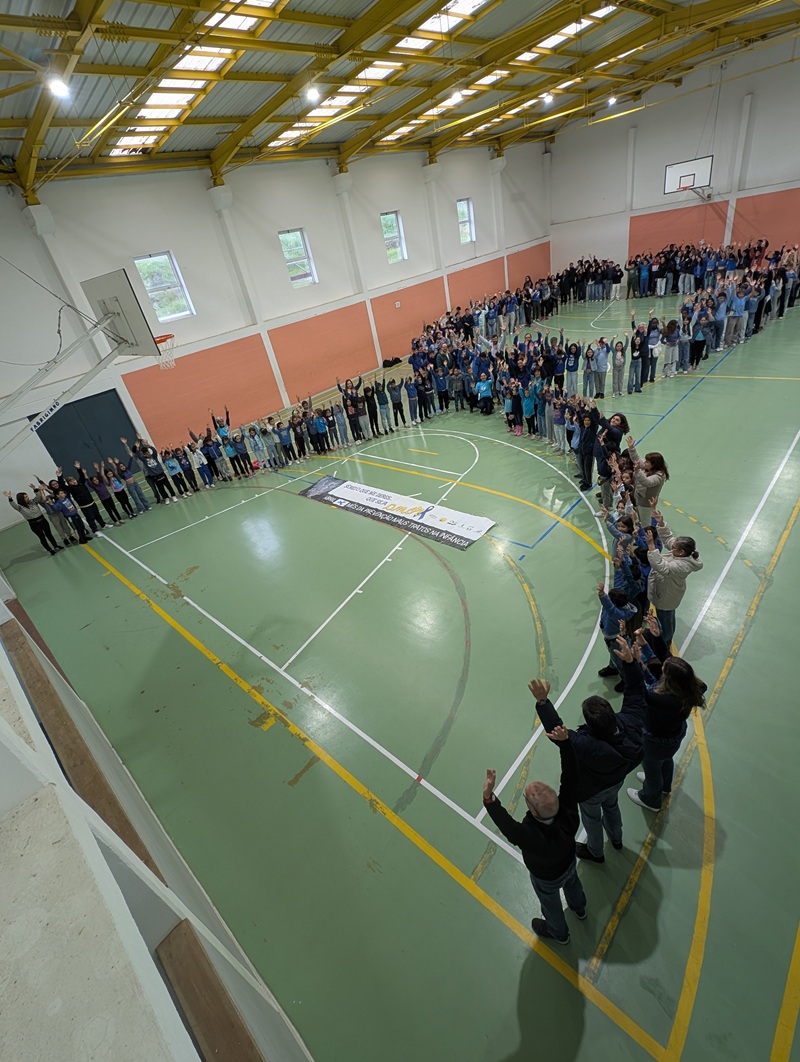 Laço Humano com as crianças e jovens Vilarregenses