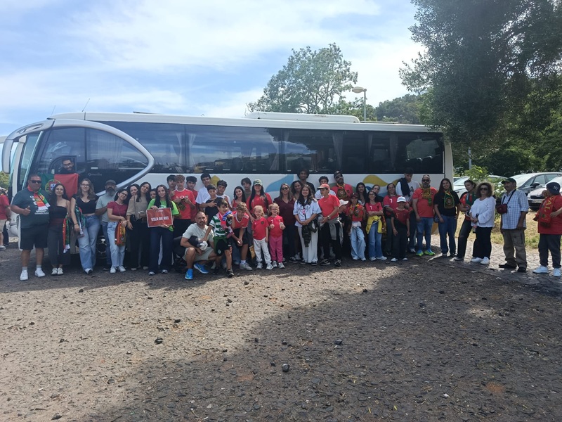 Foto de grupo no Estádio do Jamor