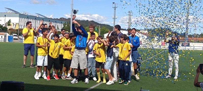 Equipa de Infantis recebe Taça