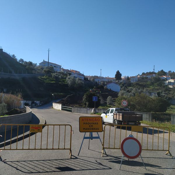 calcada fonte fechada